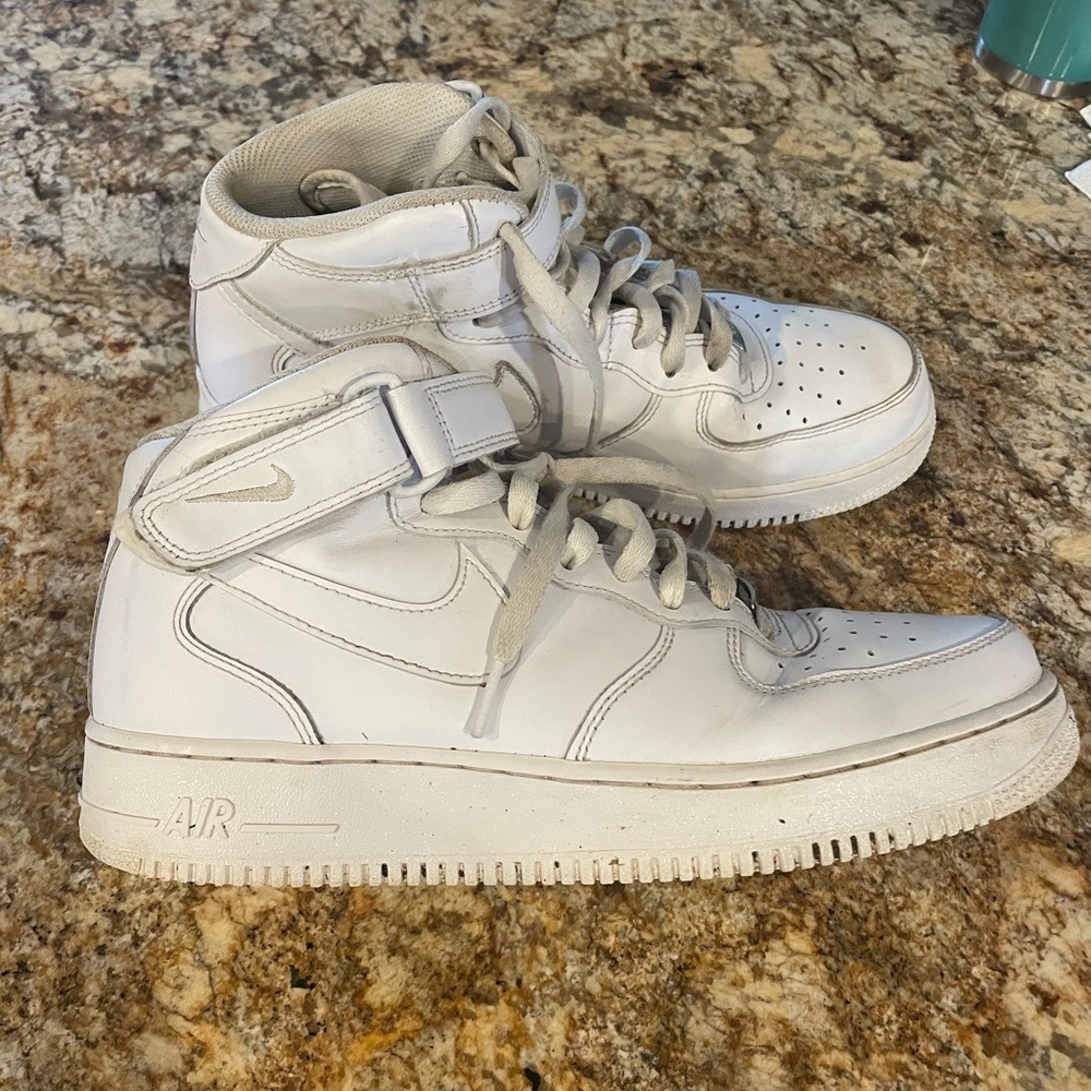 Men’s Nike Air Force Mid sneakers - Picture 2 of 8